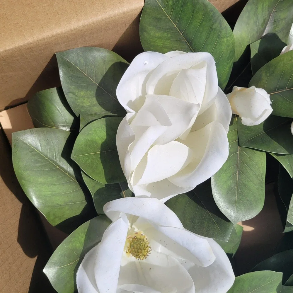 Grandin Road Magnolia Wreath 24 Inch White Floral Faux Greenery 162548